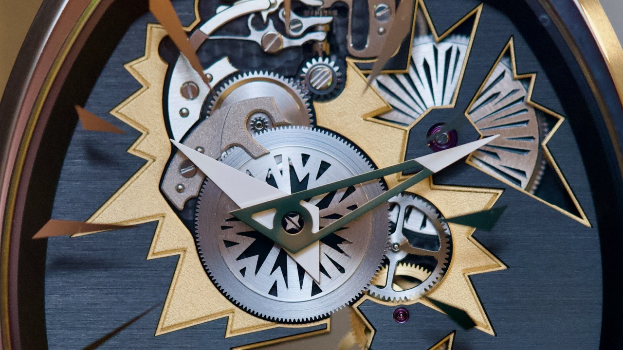Top of the dial details