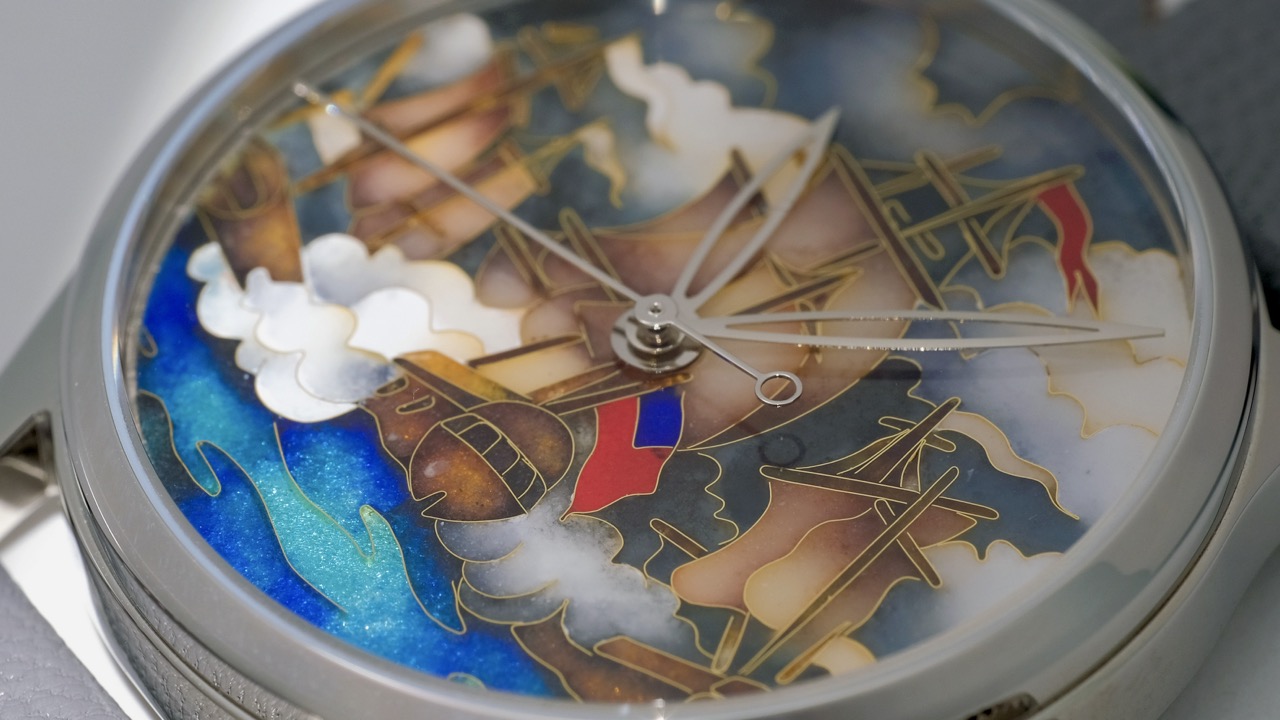 Side of dial details