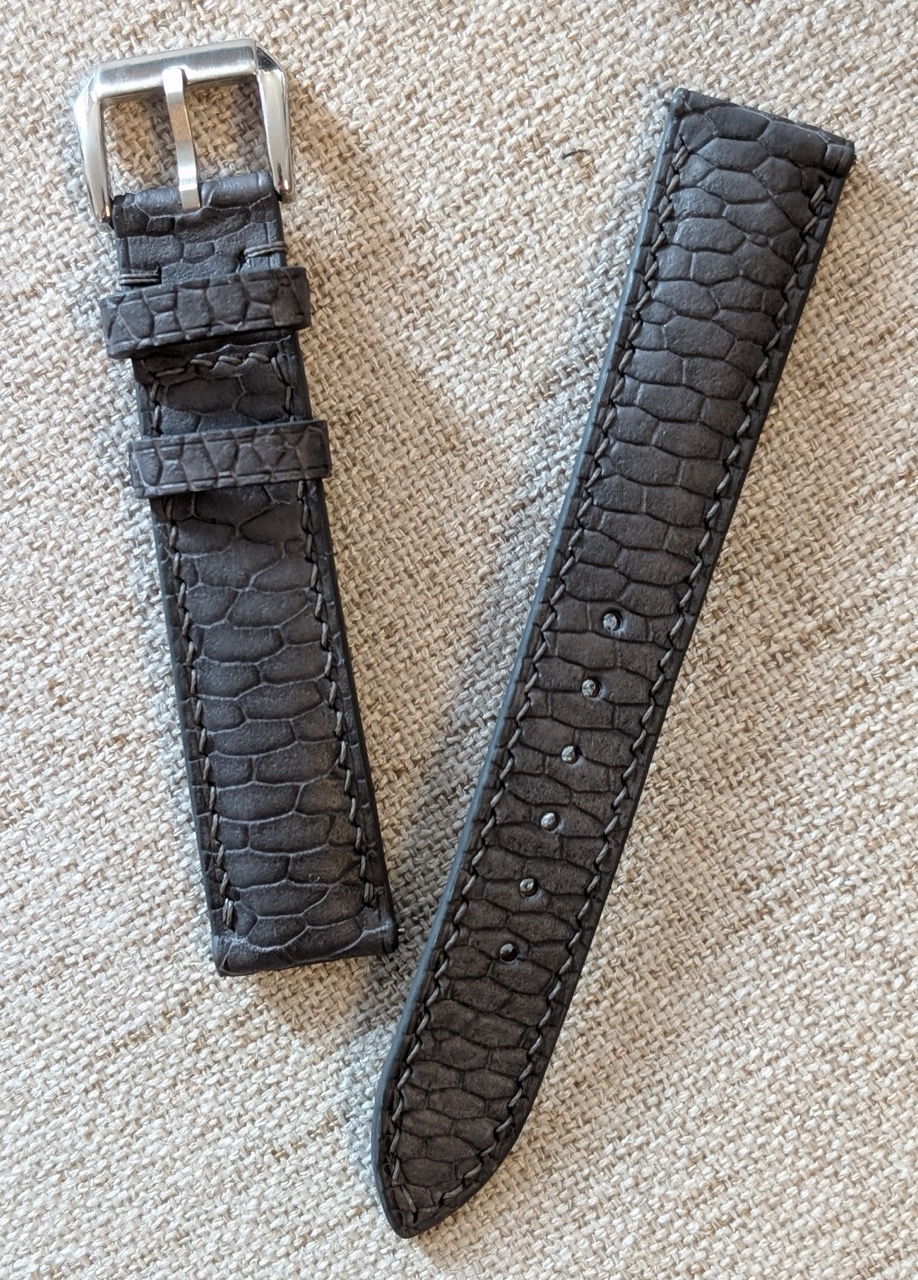 Dark strap details